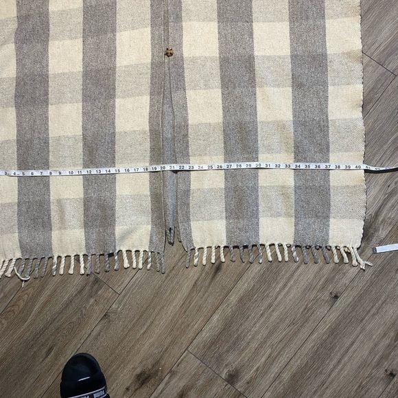 WOMENS Plaid Grey and Beige Fringe Collared Pancho - Picture 8 of 8